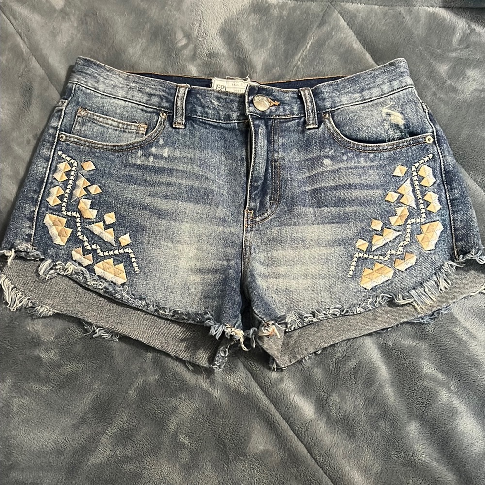 Cut-off Denim Shorts with Embroidered Embellishments